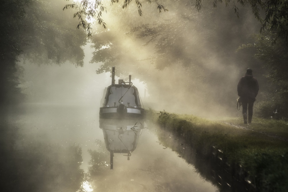 Dawn on the Canal van Mark Passfield
