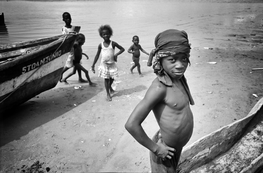 Angola - Fishermans village van Martin Froyda