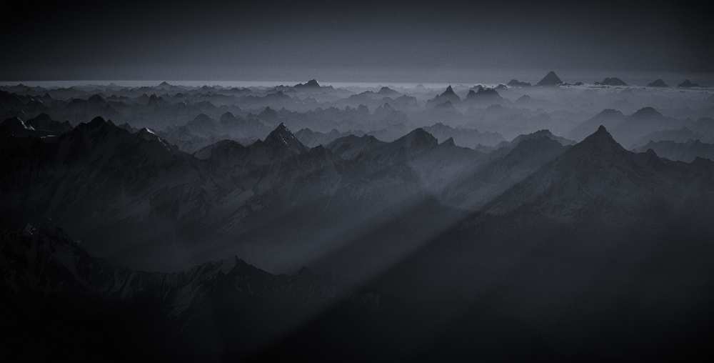 Sunrise over the Karakoram van Martin Van Hoecke