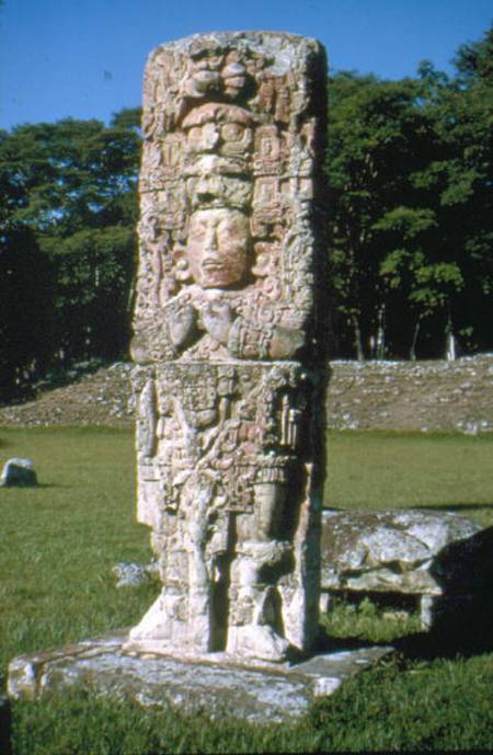 Stele of King in Grand Plaza van Mayan