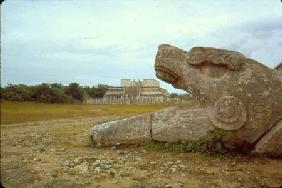 Temple of the Warriors and Serpent column (photo)