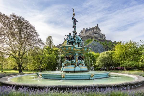 Ross Fountain en Edinburgh Castle van Melanie Viola