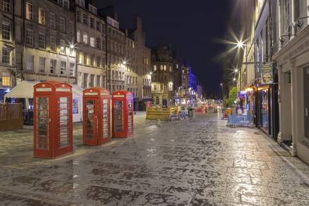 Avondimpressie van de Royal Mile in Edinburgh 