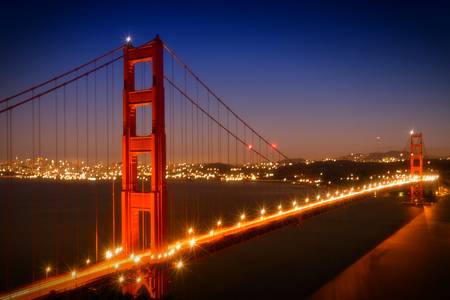 Golden Gate Bridge in de avond 