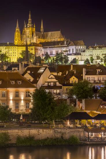 De Praagse Burcht en de Sint-Vituskathedraal bij nacht
