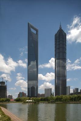 Wolkenkratzer in Shanghai van Michael Bär