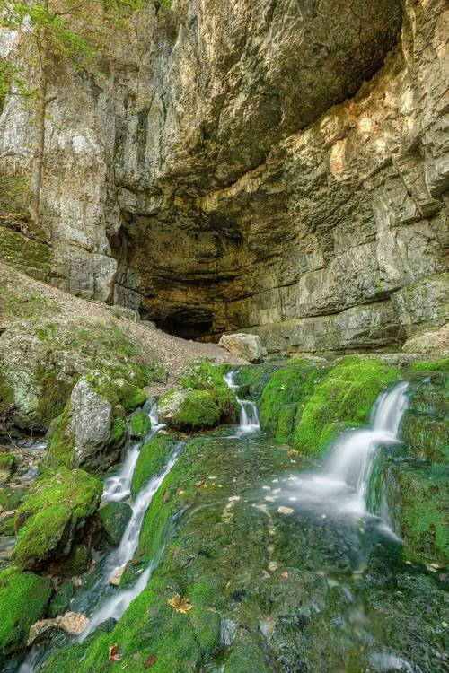 Falkensteiner Höhle Schwäbische Alb van Michael Valjak