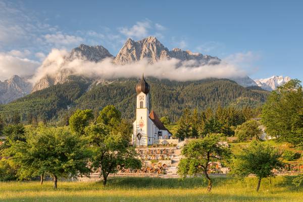 Kirche in Grainau in Bayern van Michael Valjak