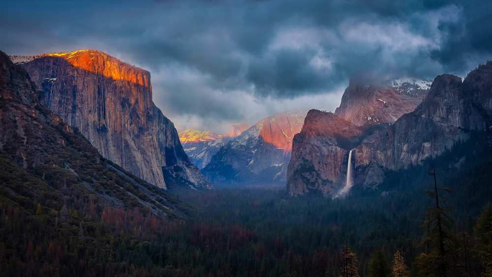 The Yin and Yang of Yosemite van Michael Zheng