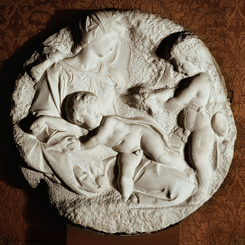 Tondo Taddei circular stone sculptured panel van Michelangelo (Buonarroti)