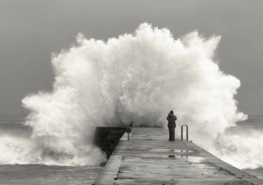 waves photographer van Mikel Lastra