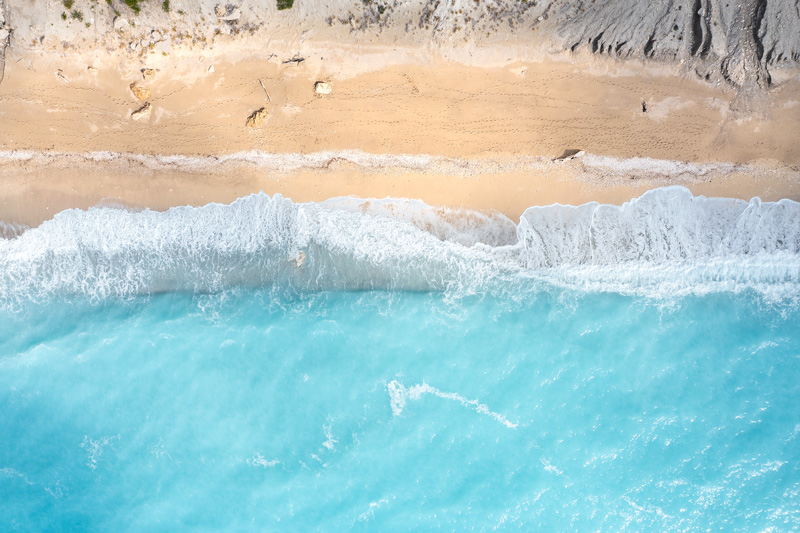 Wellen am Strand III, Sand und Türkises Wasser, Entspannung, Urlaub und Freiheit van Miro May