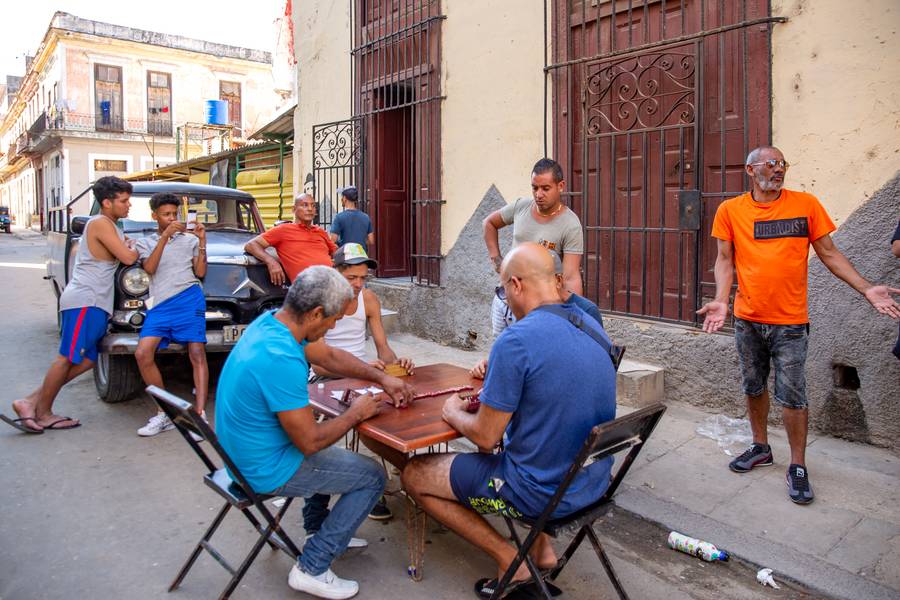 Domino in Havanna, Kuba van Miro May