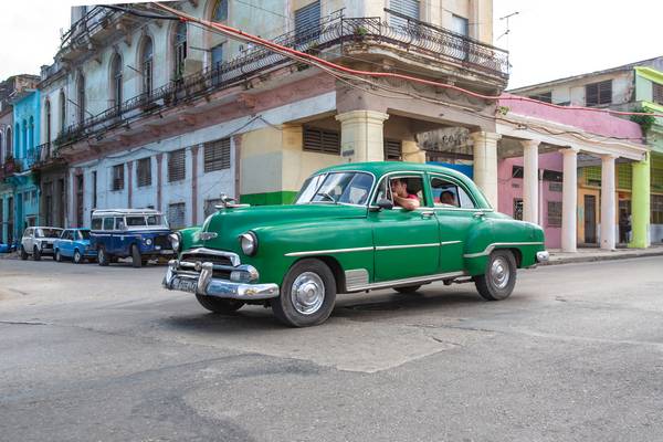 Green Oldtimer in Havana, Cuba. Street in Havanna, Kuba. van Miro May