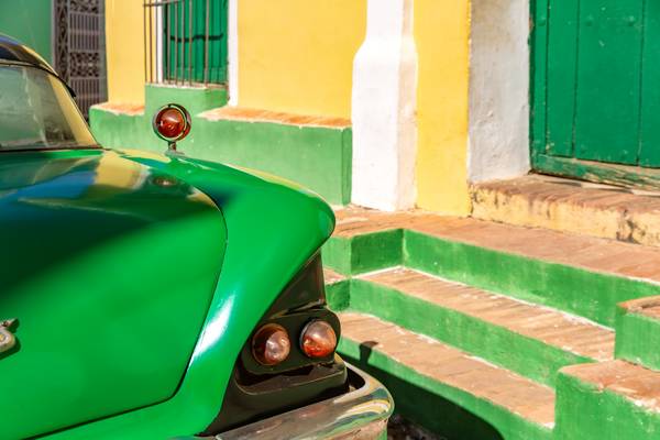 Green Oldtimer in Trinidad, Cuba, Kuba van Miro May