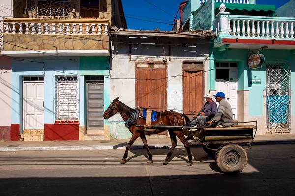 Horse-drawn carriage in Trinidad, Cuba, Kuba van Miro May