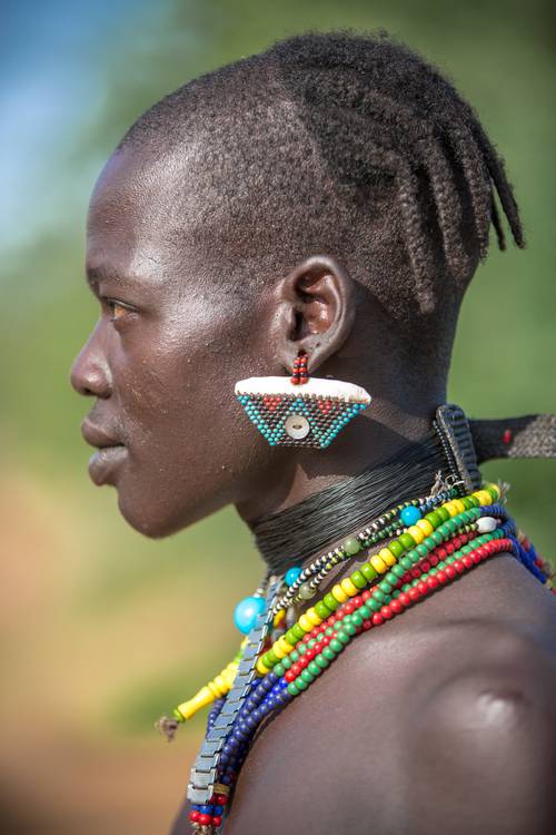Porträt Mann aus dem Hamer Stamm in Omo Valley, Äthiopien, Afrika van Miro May