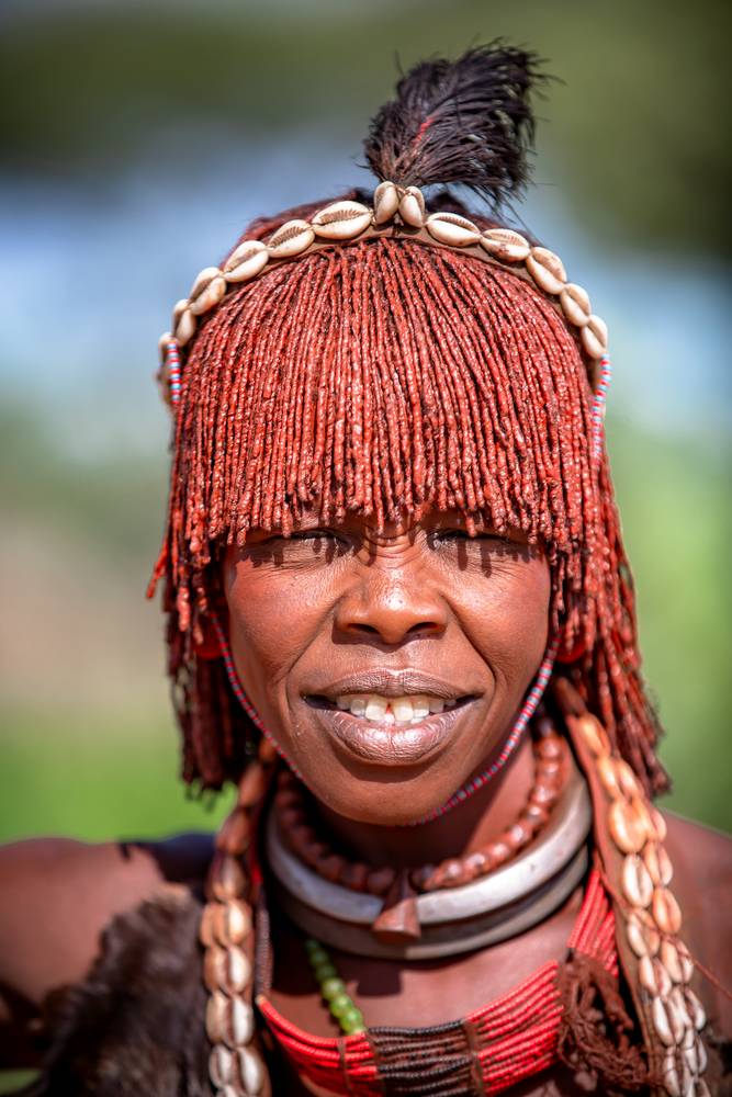 Portrait einer Frau aus dem Hamer Stamm in Afrika, Äthiopien. van Miro May