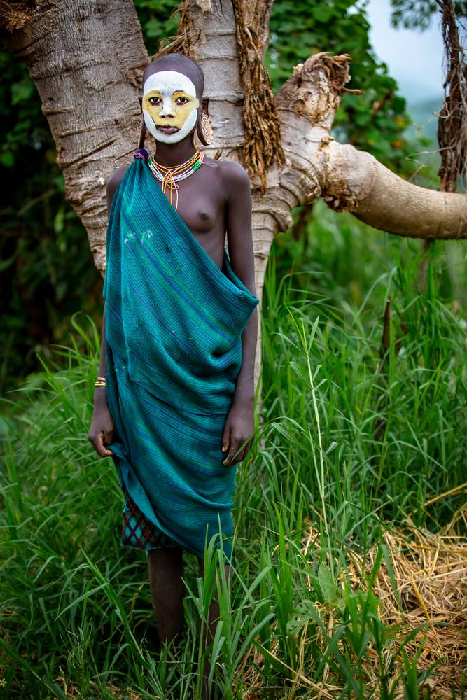 Portrait in der Natur, Omo Valley, Äthiopien, Afrika van Miro May