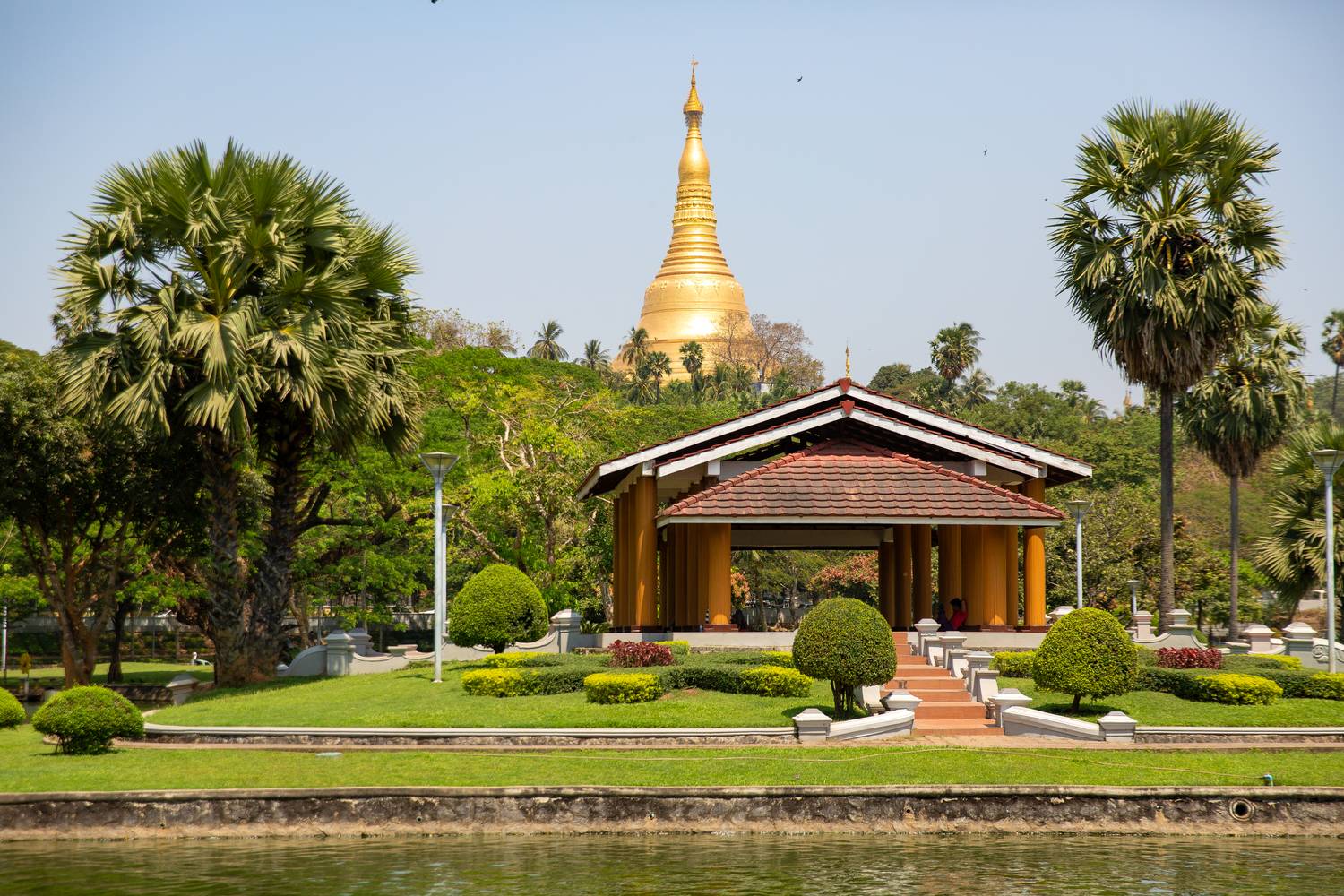 Shwedagon Pagode in Yangon (Rangun) Myanmar (Burma) van Miro May