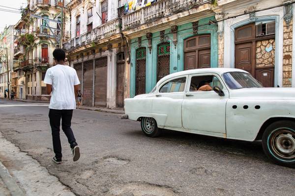 Street in Old Havana, Cuba. Kuba, Havanna van Miro May