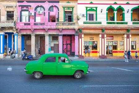 Green Oldtimer in Old Havana, Cuba. Street in Havanna, Kuba.