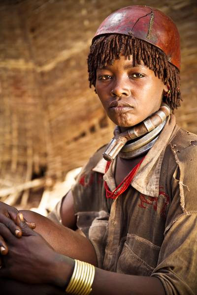 Portrait einer Frau aus dem Hamer Stamm in Omo Valley, Äthiopien, Afrika