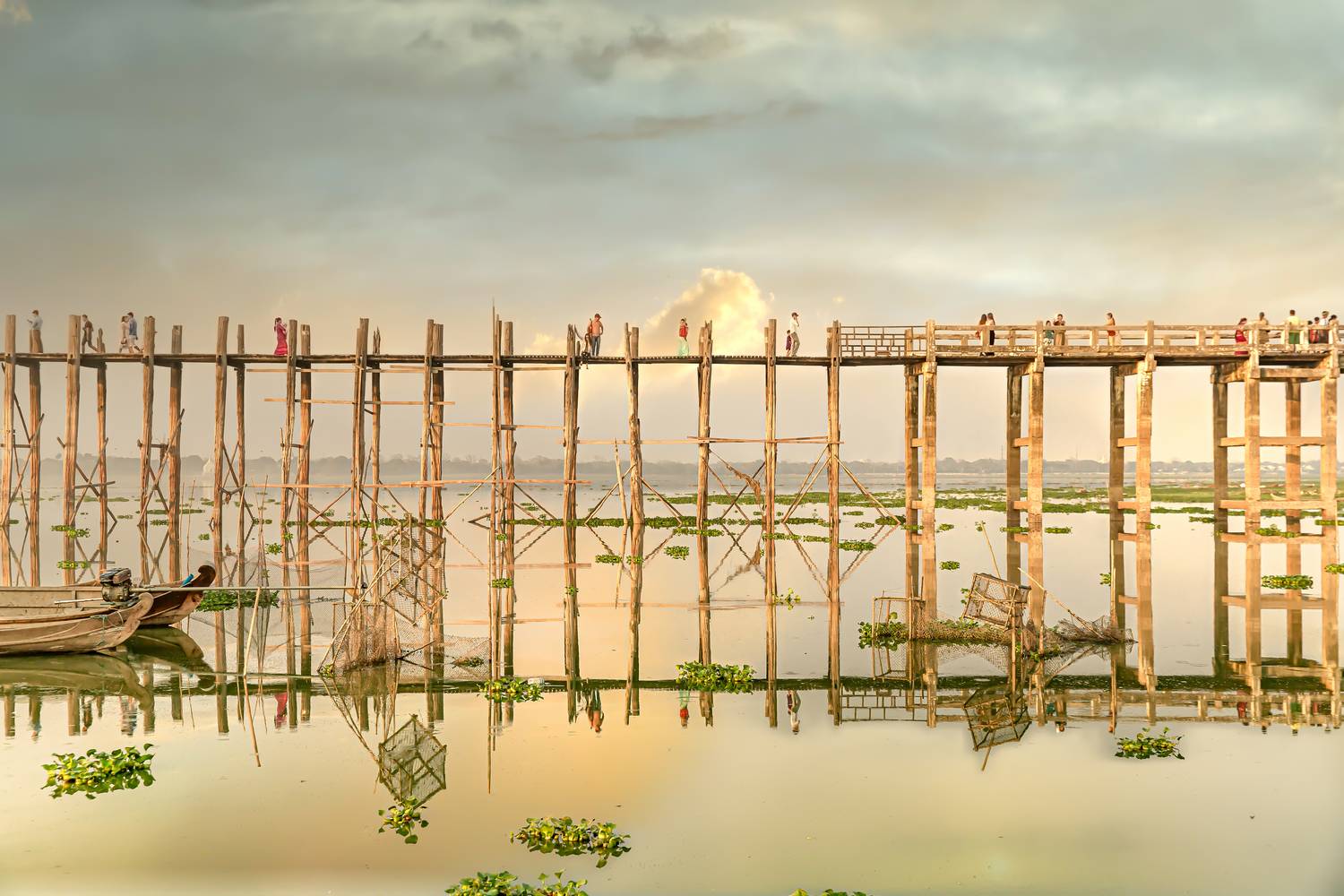 U Bein Bridge in Mandalay van Miro May