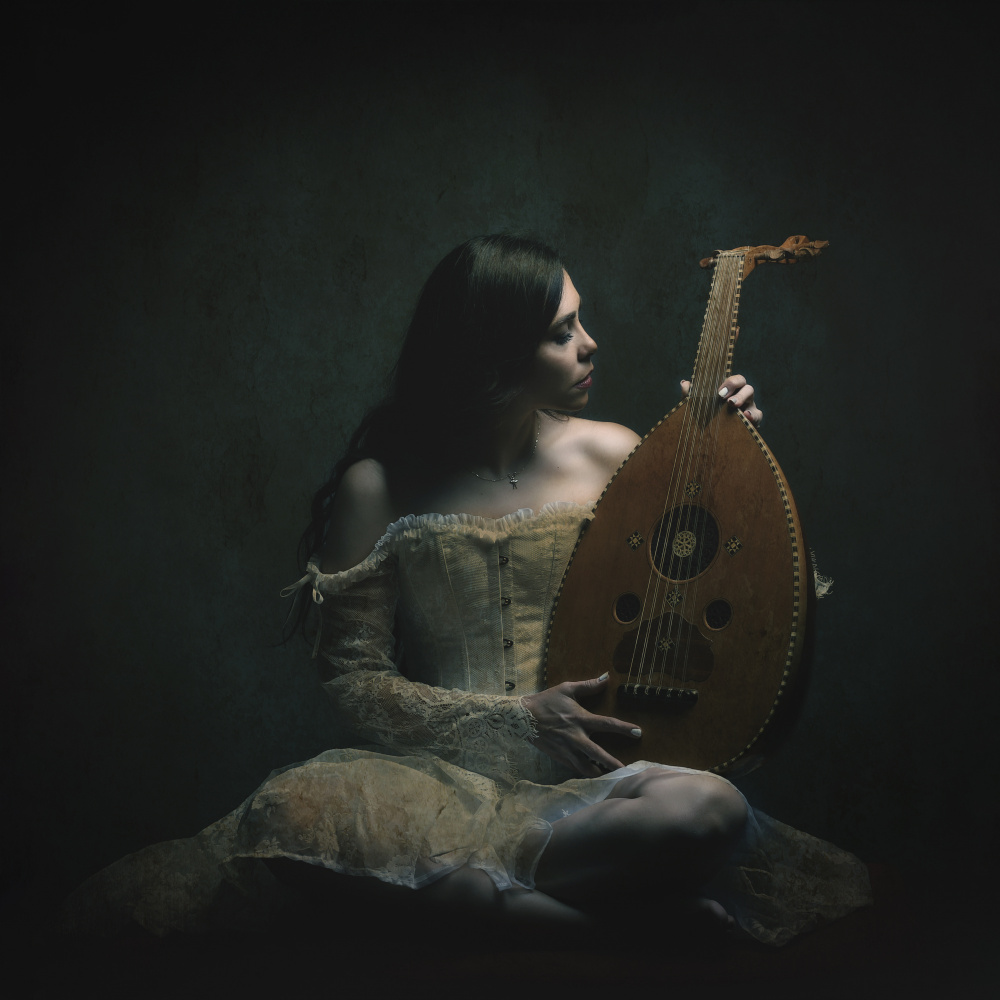Persian musician girl van Moein Hasheminasab