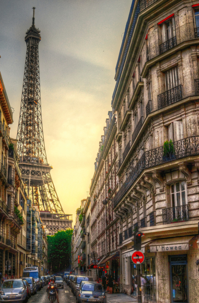 Eiffel Tower, Paris, France van mohamed kazzaz