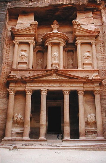 Facade of the Khazneh Firaoun van Nabatean