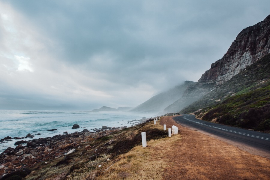 Misty Cliffs auf der Kap Halbinsel van Laura Nenz