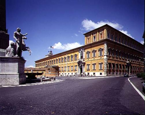Lateral view of the facade, designed by Domenico Fontana (1543-1607) Carlo Montana (1556-1629) and B van 