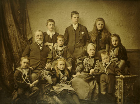 A Family Group Portrait van 
