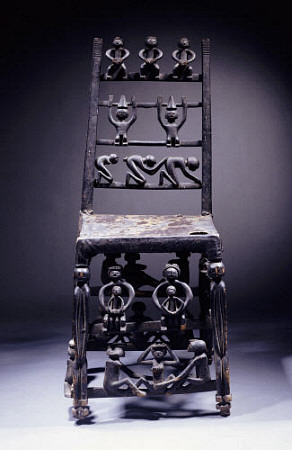 A Fine Chokwe Chair Carved With Various Figures van 