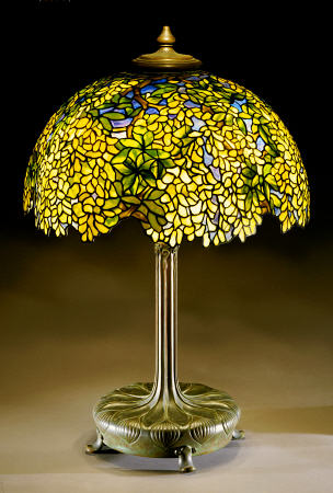A Fine ''Laburnum'' Leaded Glass And Bronze Table Lamp van 