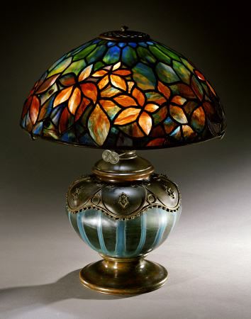 A Fine ''Woodbine'' Leaded Glass, Bronze And Blown Glass Table Lamp van 