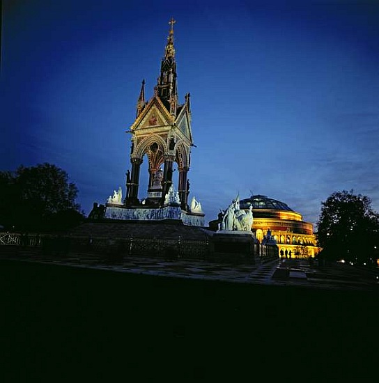 Albert Memorial with Royal Albert Hall in the Background van 