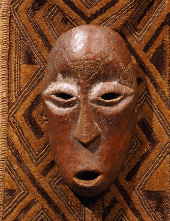 A Lega Bone Mask, Lukunga van 