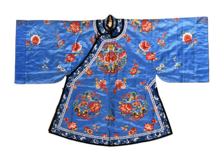 An Informal Robe Of Forget-Me-Not Blue Satin, Embroidered In Silks With Peony And Buttterfly Roundel van 