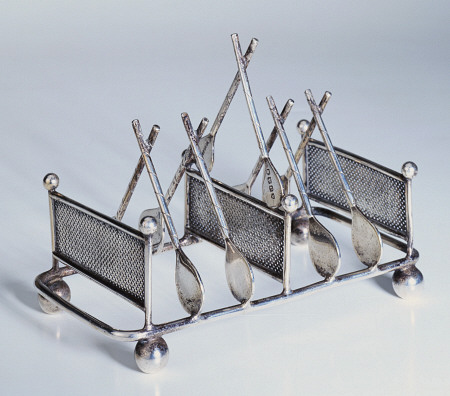 A Silver Plated Six Division Novelty Tennis Toast Rack, Circa 1902 van 