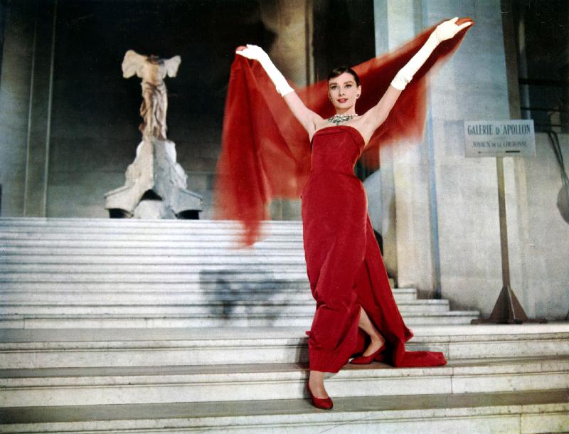 Audrey Hepburn on the Steps of the Louvre, in the film 'Funny Face' van 