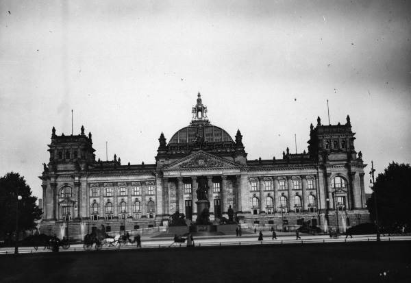 Berlin,Reichstag,Gesamtansicht/Haeckel van 