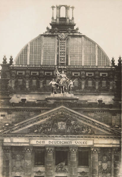 Berlin,Reichstag,Kuppel u.Inschrift/Foto van 