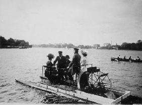 Berlin, Tretboot auf der Spree/um 1910