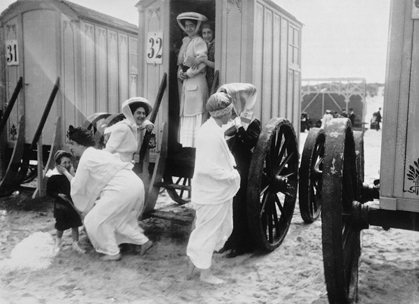 Damen am Badekarren Norderney um 1910 van 
