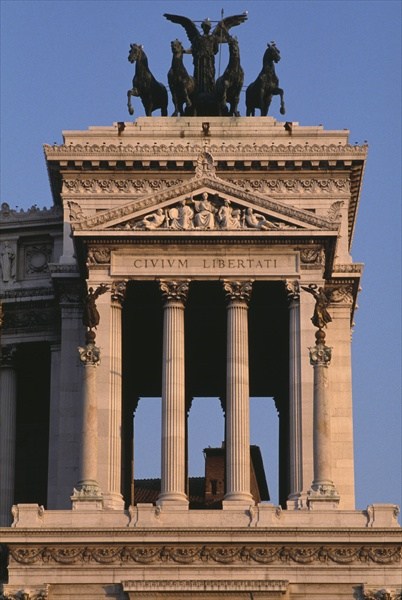 Detail of a monument of Victor Emmanuel II, designed by Giuseppe Sacconi (1854-1905) (photo)  van 