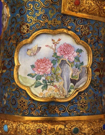 Detail Of An Enamel Cartouche From A Magnificent Imperial Gold, Cloisonne And Beijing Enamel Ewer, D van 