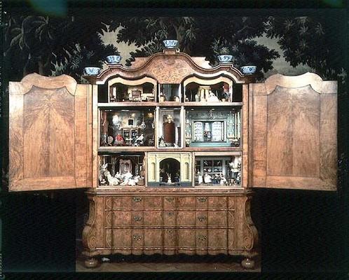 Doll's house cabinet made by Sara Ploos van Amstel (d.1760) 1743 (walnut veneer on oak) van 