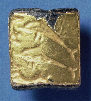Dolphins Sealstone, Crete, Middle Minoan, c.1800-1700 BC (gold) van 